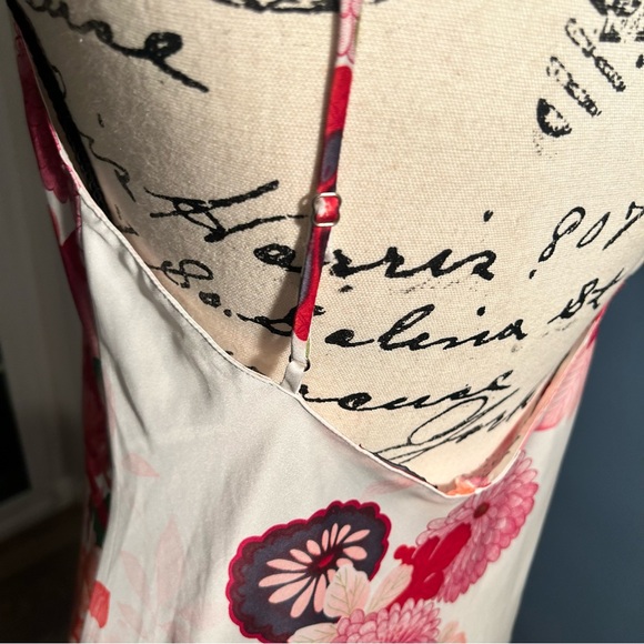 NATORI Night Winter Peony
Chemise Floral slip dress - Picture 5 of 13